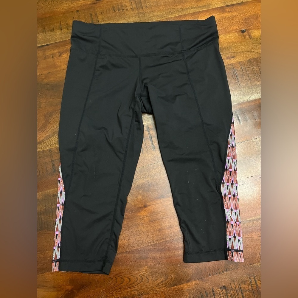 Athleta Cropped Leggings – Size L – 18” Inseam – Geometric Side Panels
